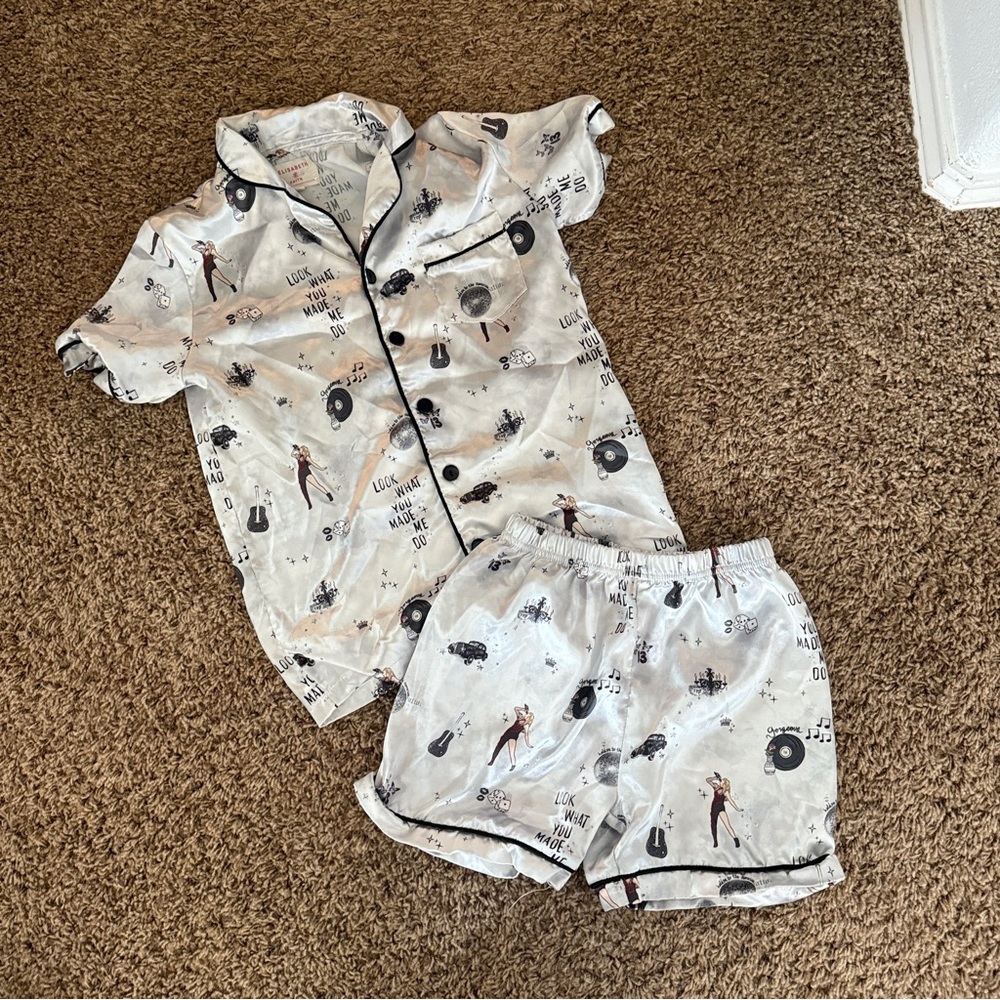 Taylor swift reputation pjs (8/9)